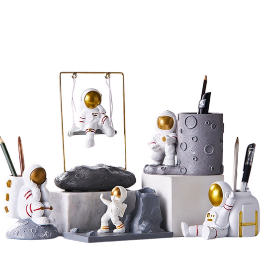 Resin Astronaut Figurines Pen Holder Set